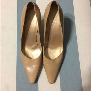 🎉💙 price drop until 10! Stuart Weitzman tan