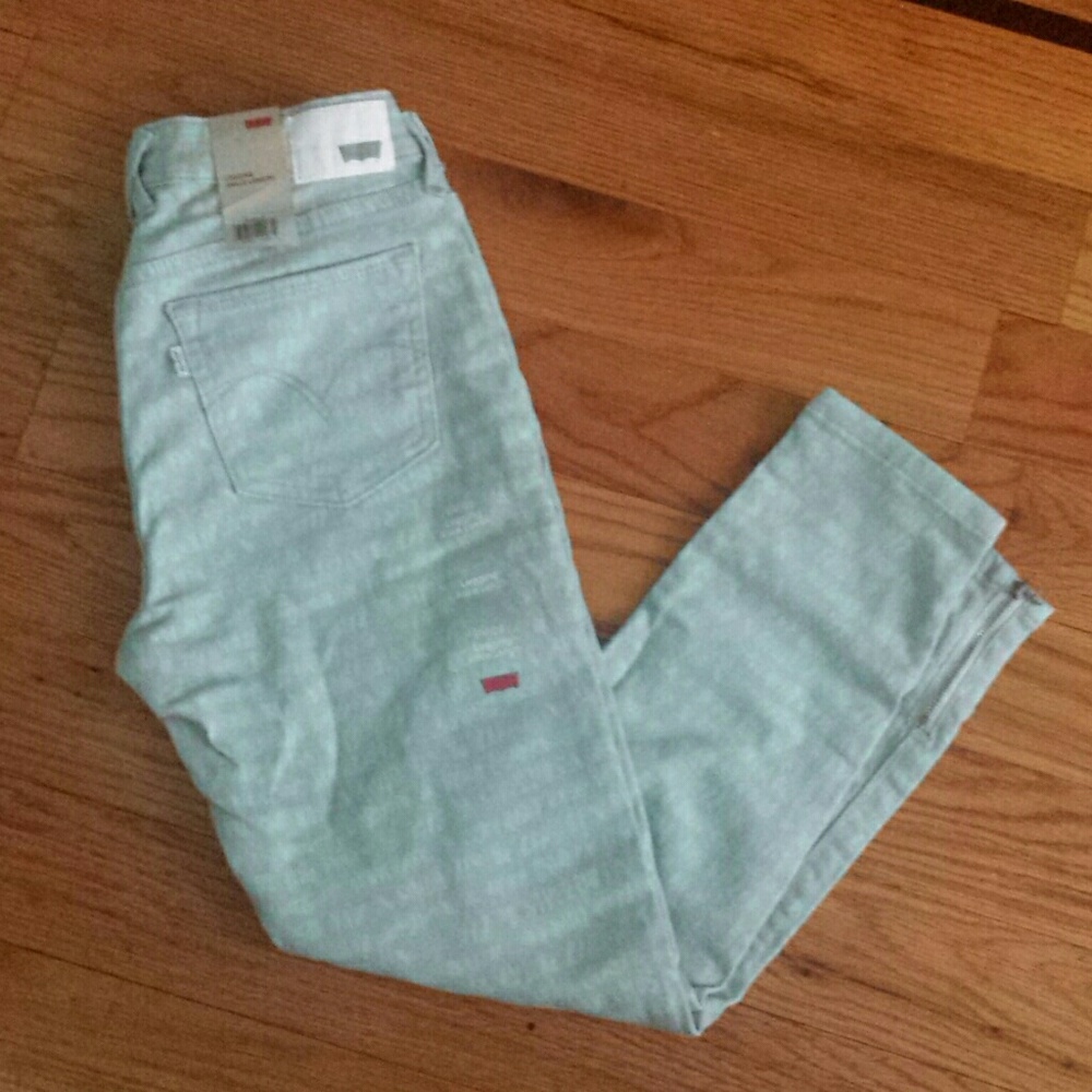 Levi's ankle length leggings w/ ankle zips writing