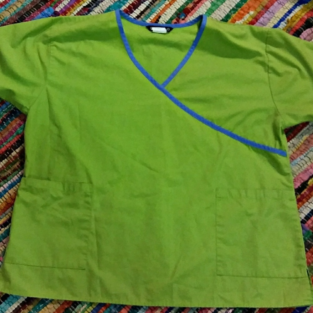 Ladie's Scrub Top
