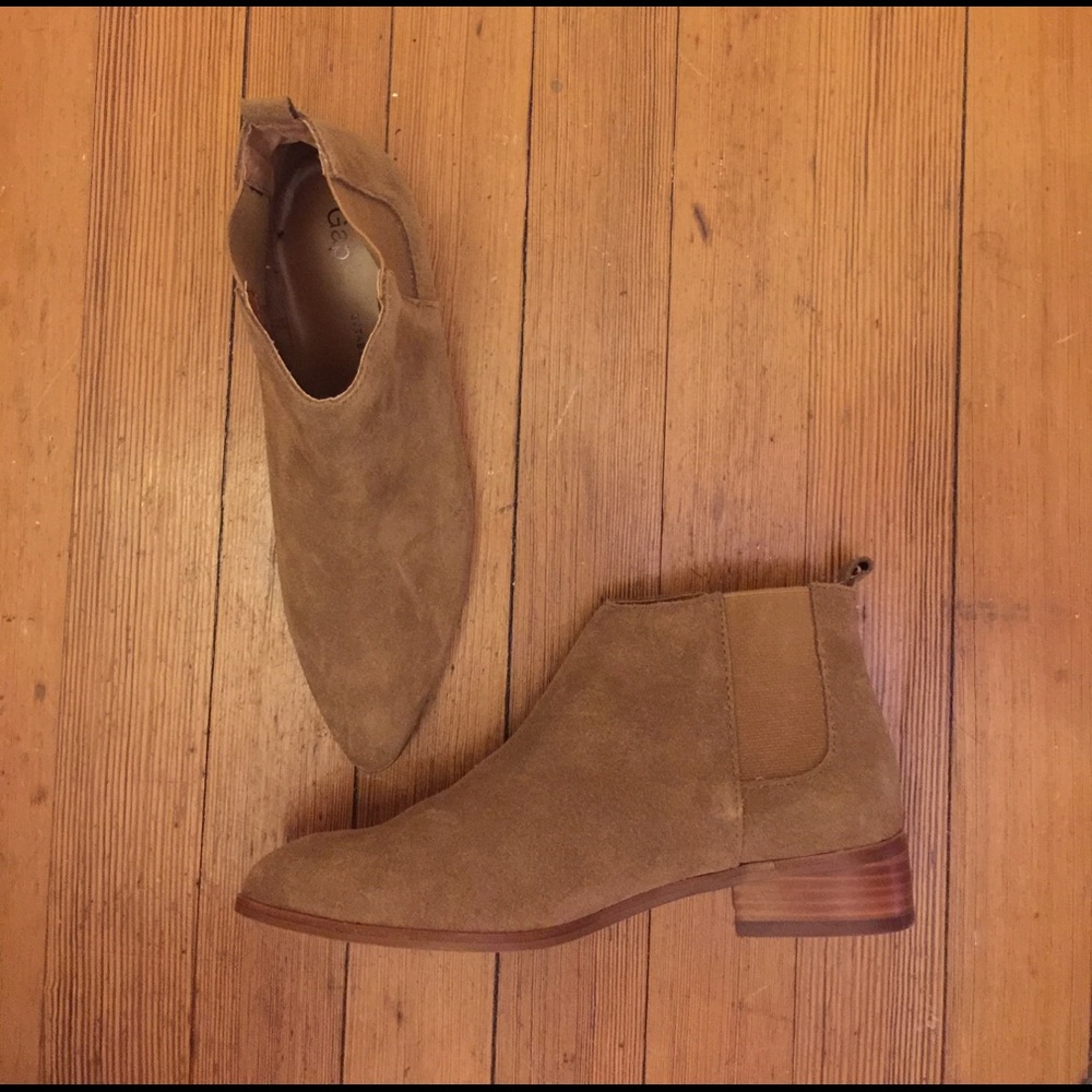 NEVER WORN GAP Booties