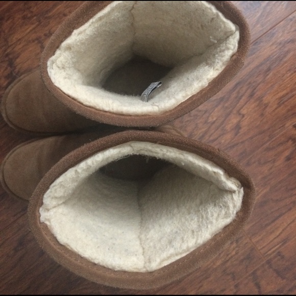 *Donated* Bearpaw suede pull on boot - Picture 2 of 8
