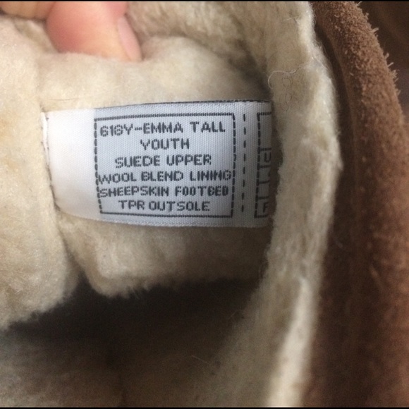 *Donated* Bearpaw suede pull on boot - Picture 3 of 8