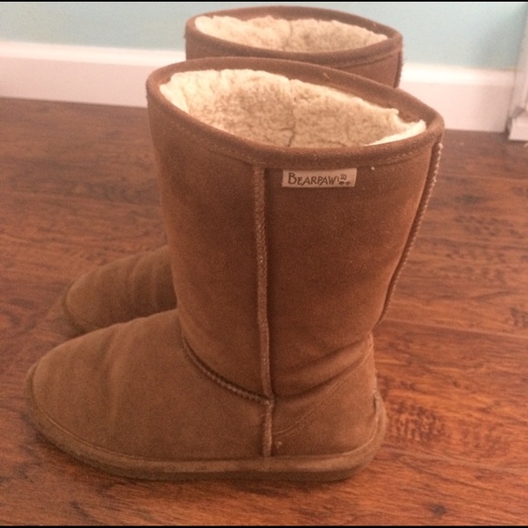 *Donated* Bearpaw suede pull on boot - Picture 6 of 8