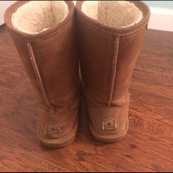 *Donated* Bearpaw suede pull on boot - Picture 7 of 8
