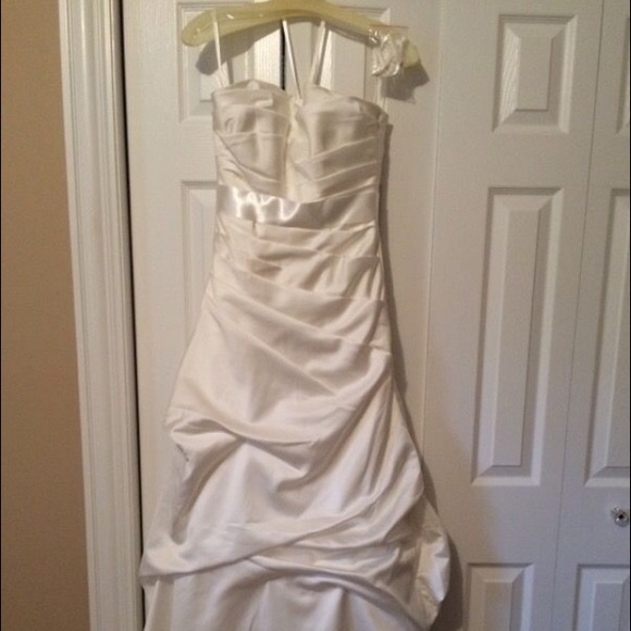 Brand New Wedding Dress - Picture 1 of 3
