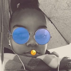 Meet your Posher, Yamely