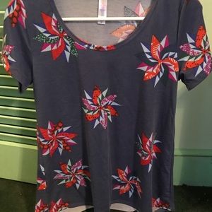 XS Lularoe Classic T