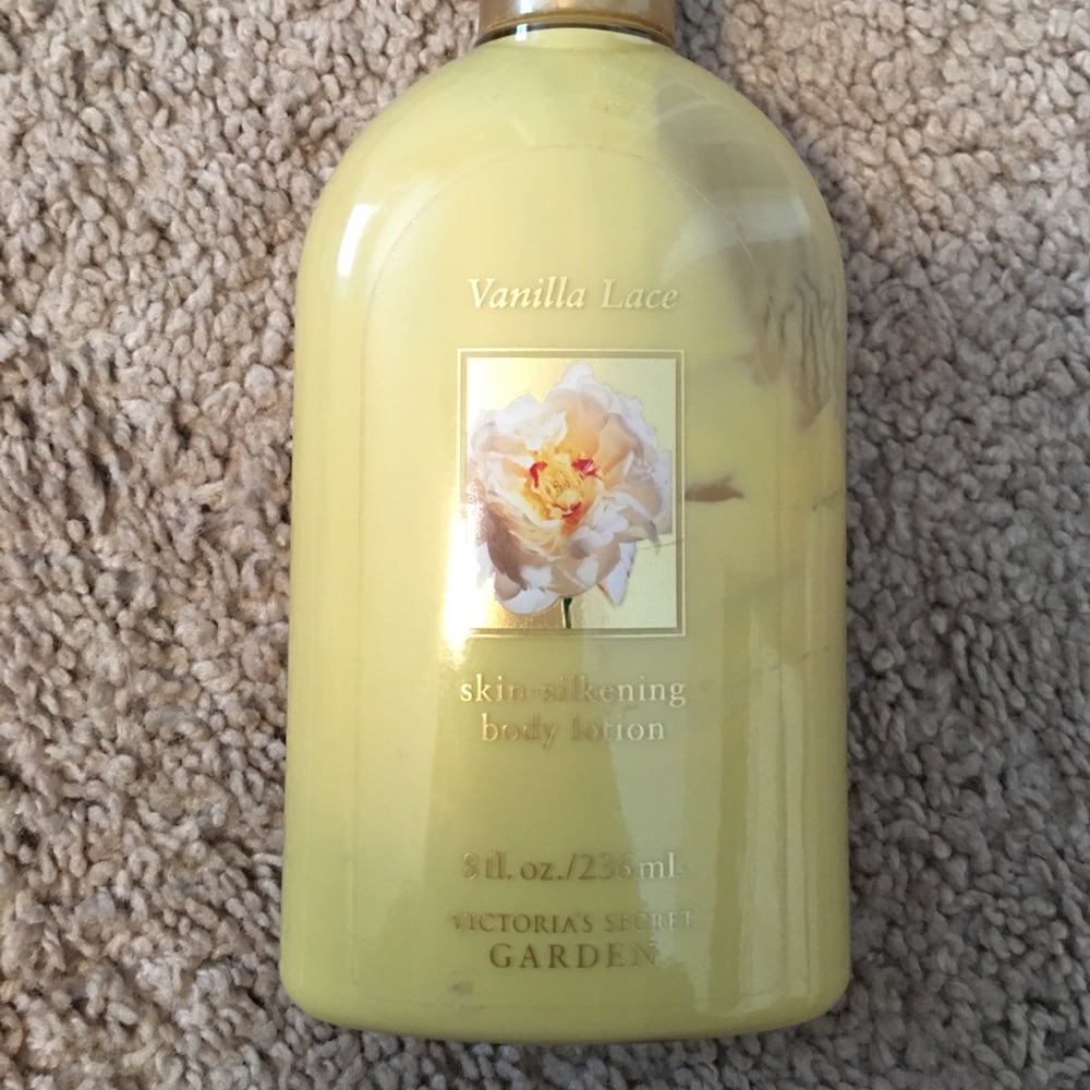 Victoria secret  Vanilla Lace Lotion