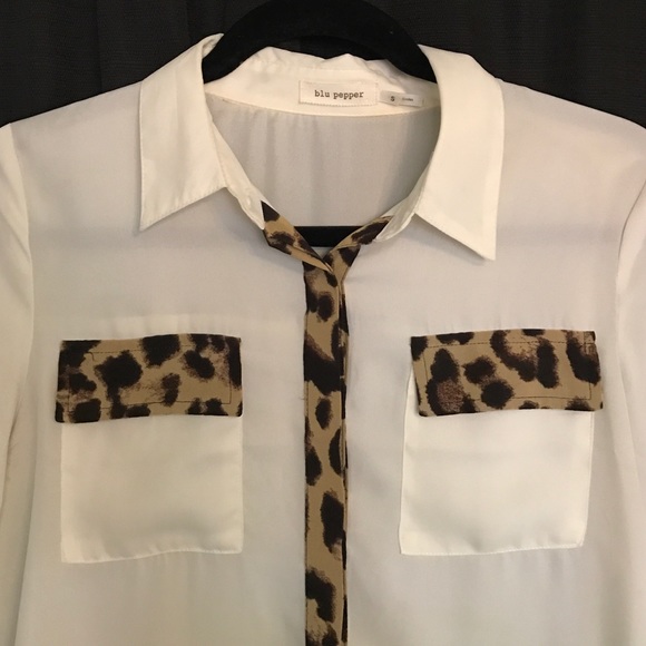 Blu pepper long sleeve w/ cheetah details Sz. SM - Picture 3 of 4