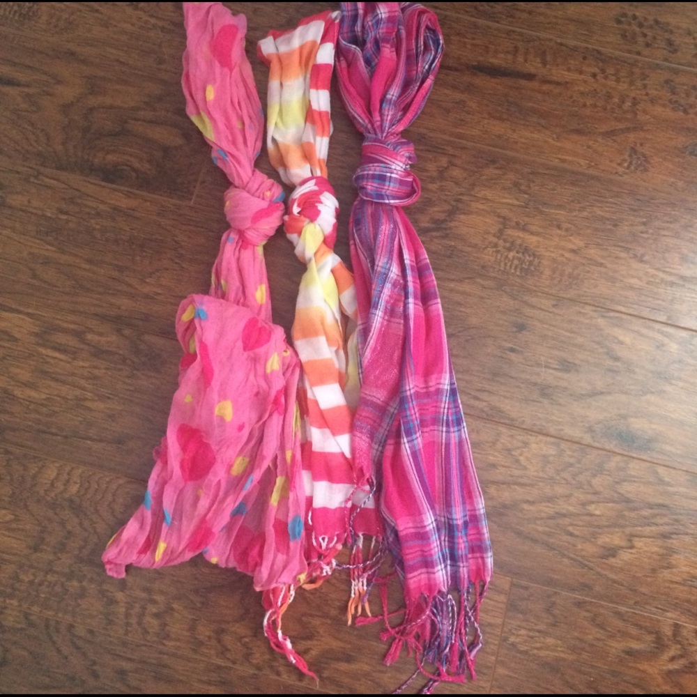 *Donated* Girls scarf lot