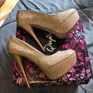 Gold glitter heels 6
