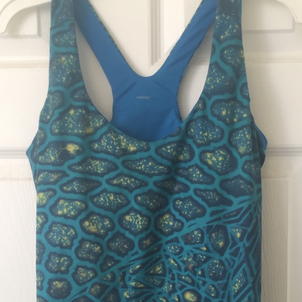 🎉HP🎉NIKE workout top size small