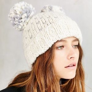 Pom Pom hat
