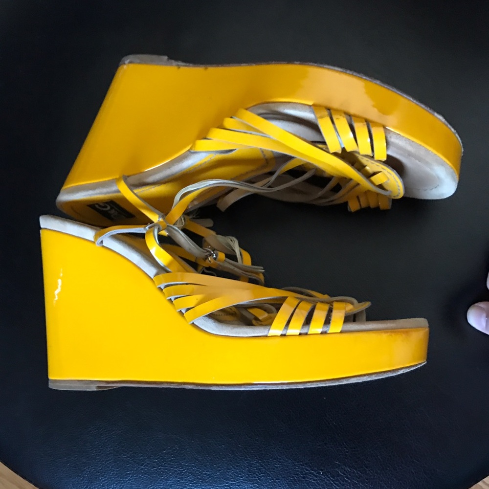 Dolce & Gabanna yellow patent leather wedges 39