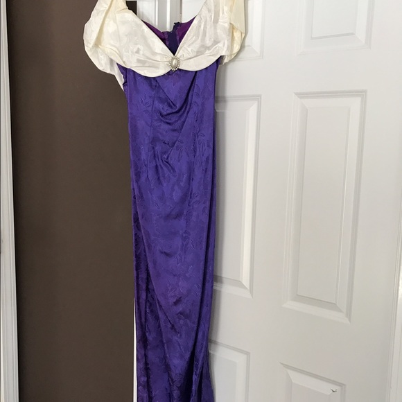 Gown - Picture 1 of 1