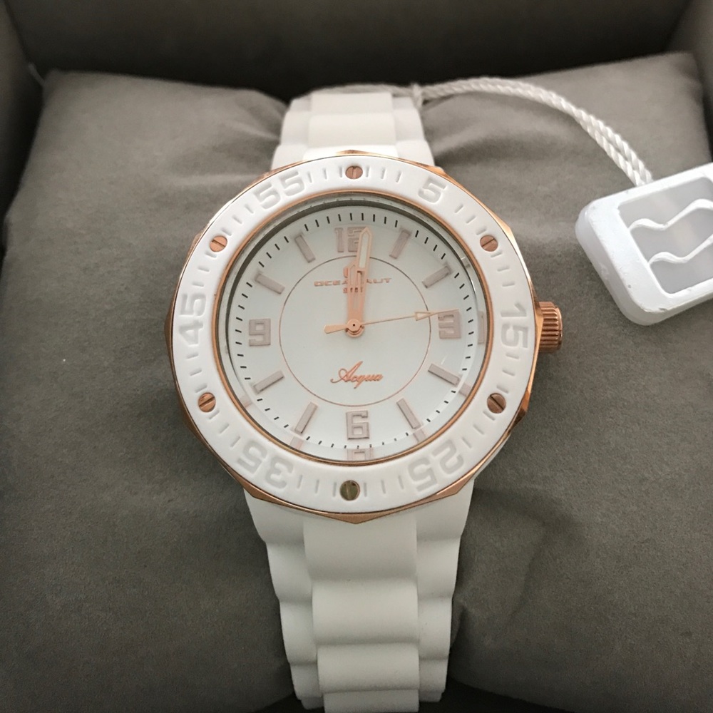 BNWT Oceanaut Acqua White with Rosegold Watch