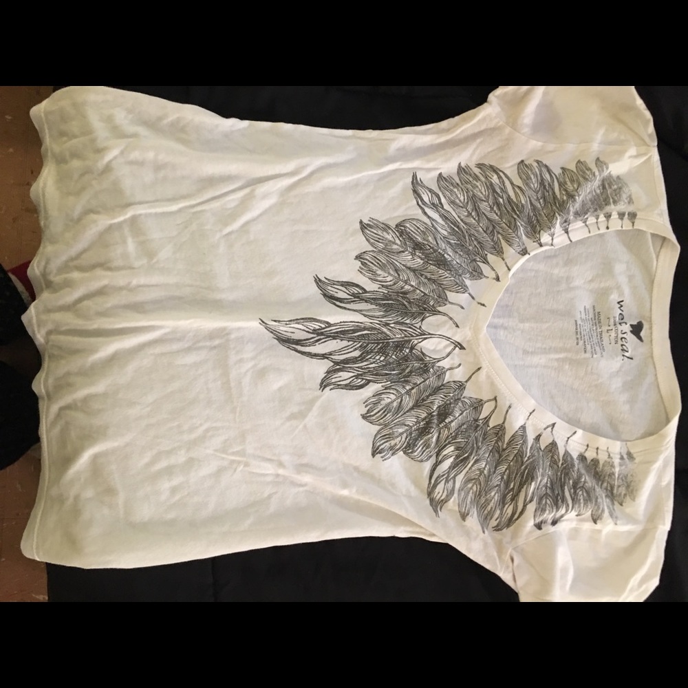 Wet seal T-shirt w/ feathers
