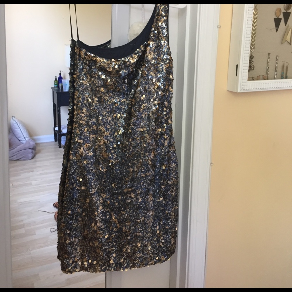 One shoulder sparkly mini