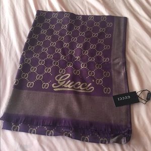 scarf 28 inches wide and 36 inches tall