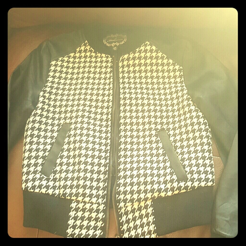 Varsity style houndstooth print kids jacket size M