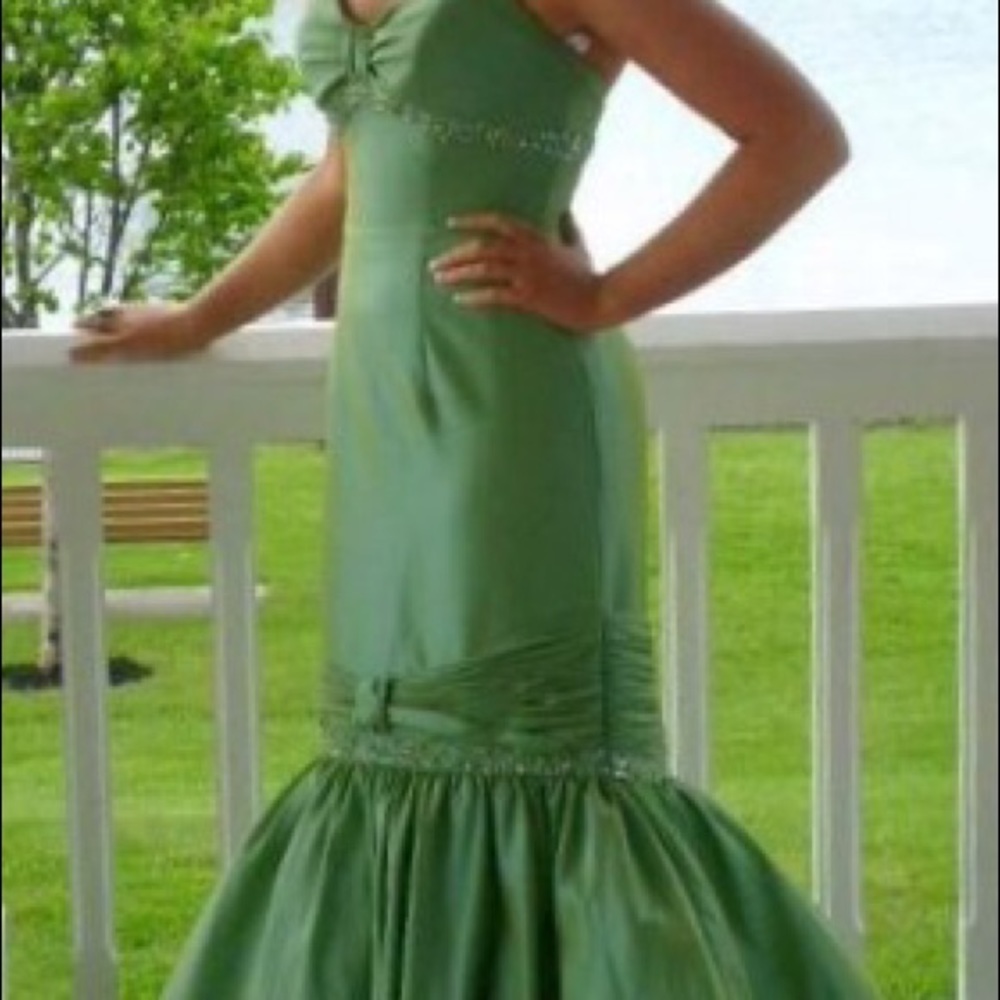 Green mermaid prom dress