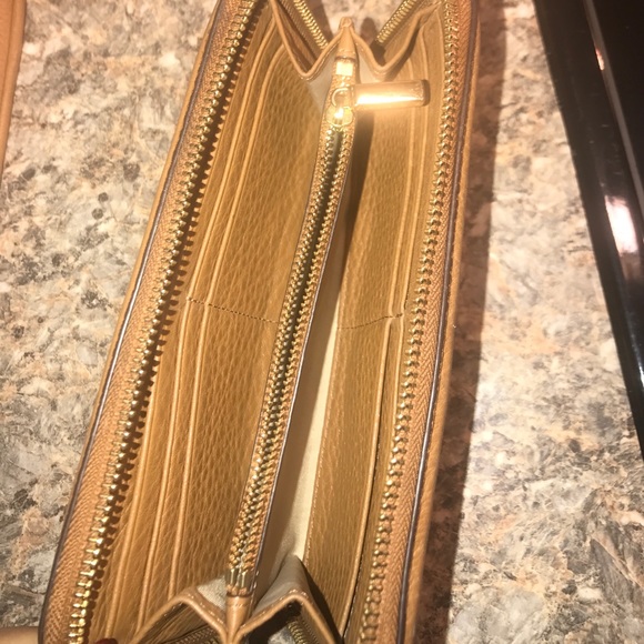 Authentic Tory Burch bag and wallet - Picture 7 of 7