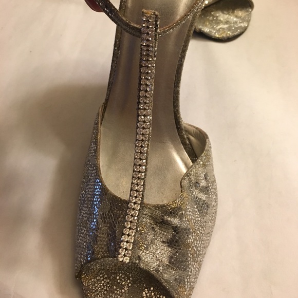 Stuart Weitzman High Heel Sandal - Picture 3 of 7