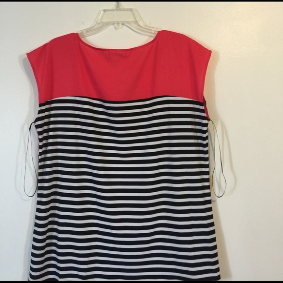 Beautiful Calvin Klein sleeveless top with stripes - Picture 2 of 2