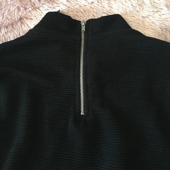 Crop top! - Picture 3 of 3