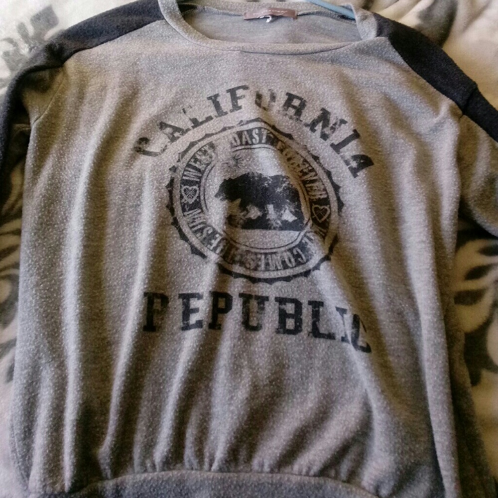 California republic pull over sweater