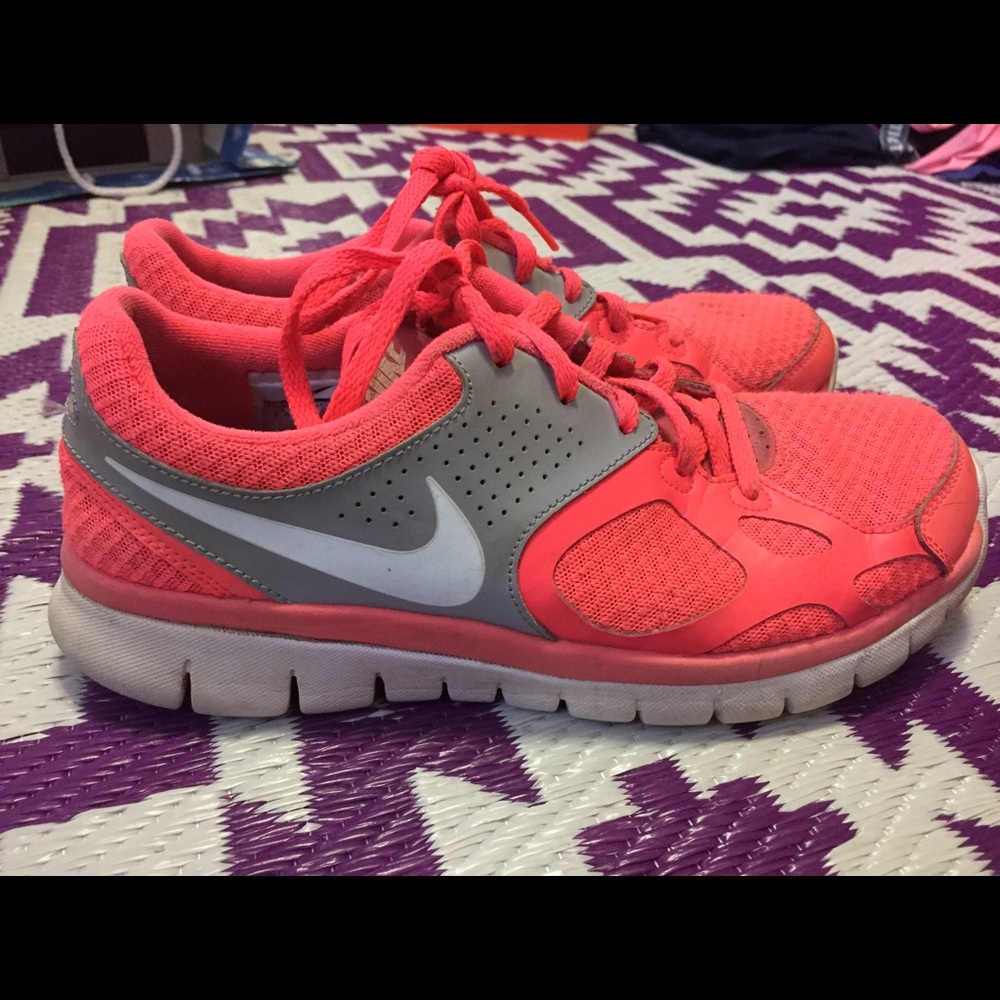 Cute Women's Nike Coral 8.5