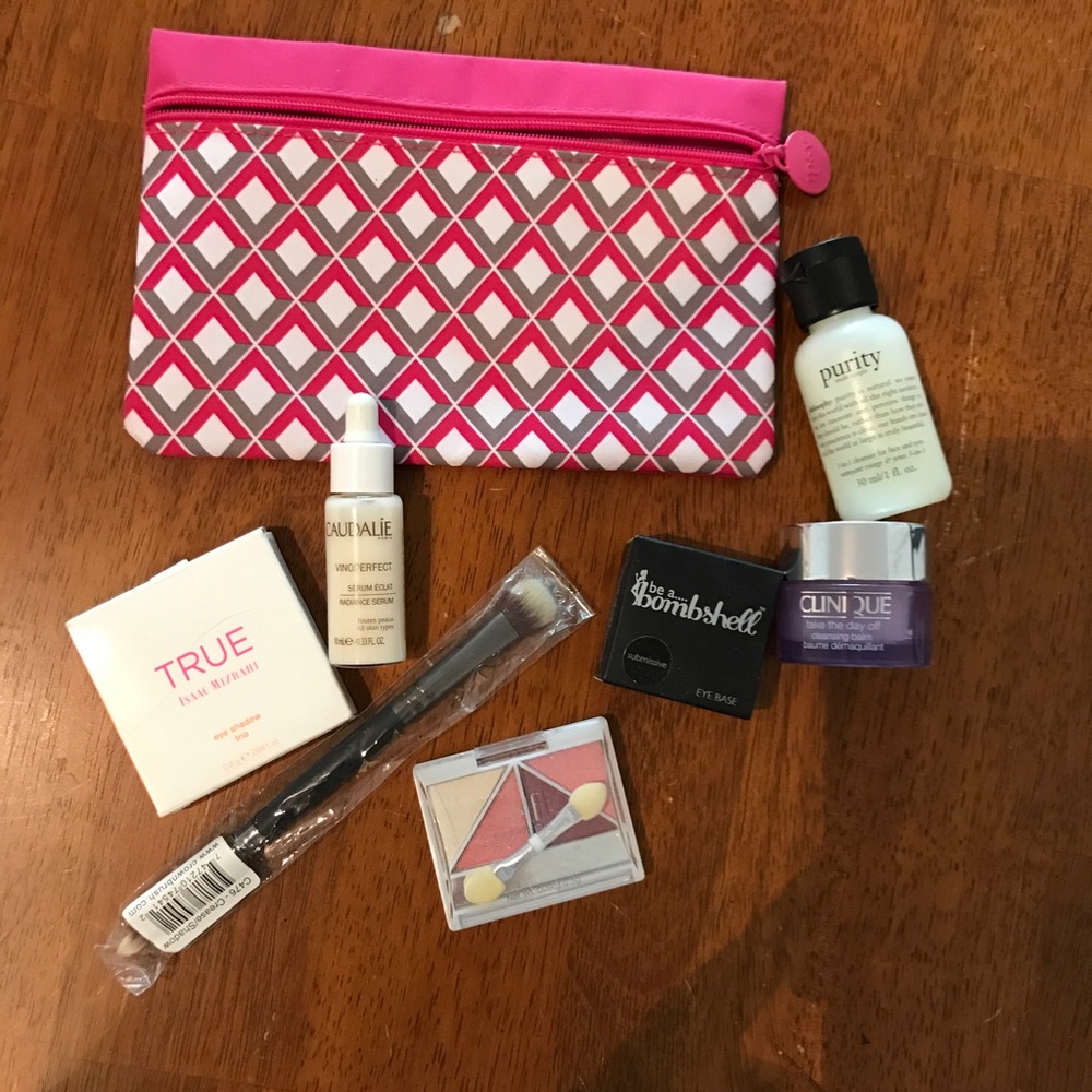 Makeup bag and assorted makeup 😍😍