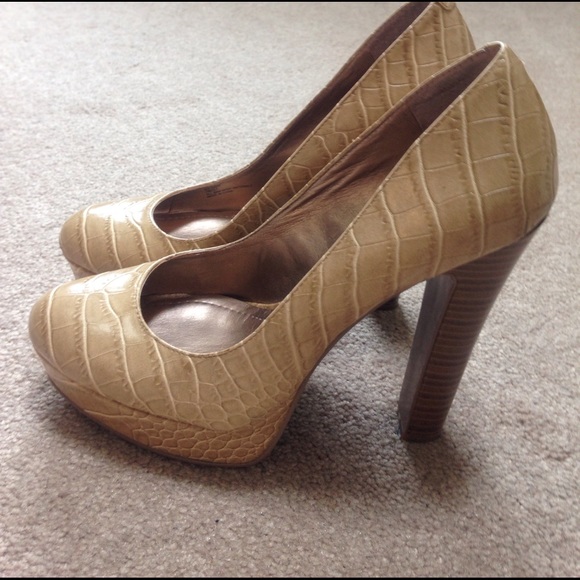 Worn once like brand new 5" BCBG heels - Picture 2 of 4