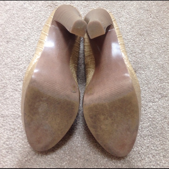 Worn once like brand new 5" BCBG heels - Picture 3 of 4