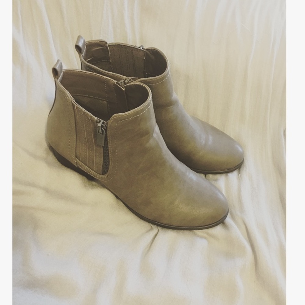 Unisa Parson Chelsea bootie
