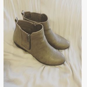 Unisa Parson Chelsea bootie