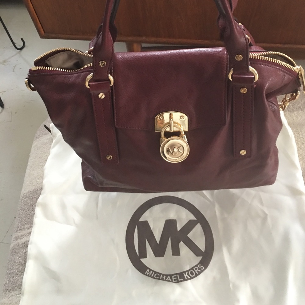 MICHAEL KORS burgundy hand bag