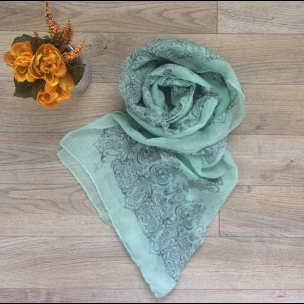 Seafoam arabesque scarf