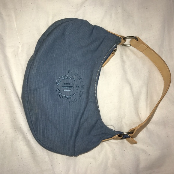 Tommy Hilfiger purse - Picture 1 of 3