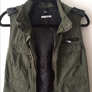 URBAN OUTFITTERS VEST