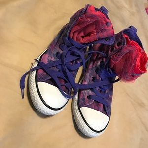Girls size 5 tye dye converse