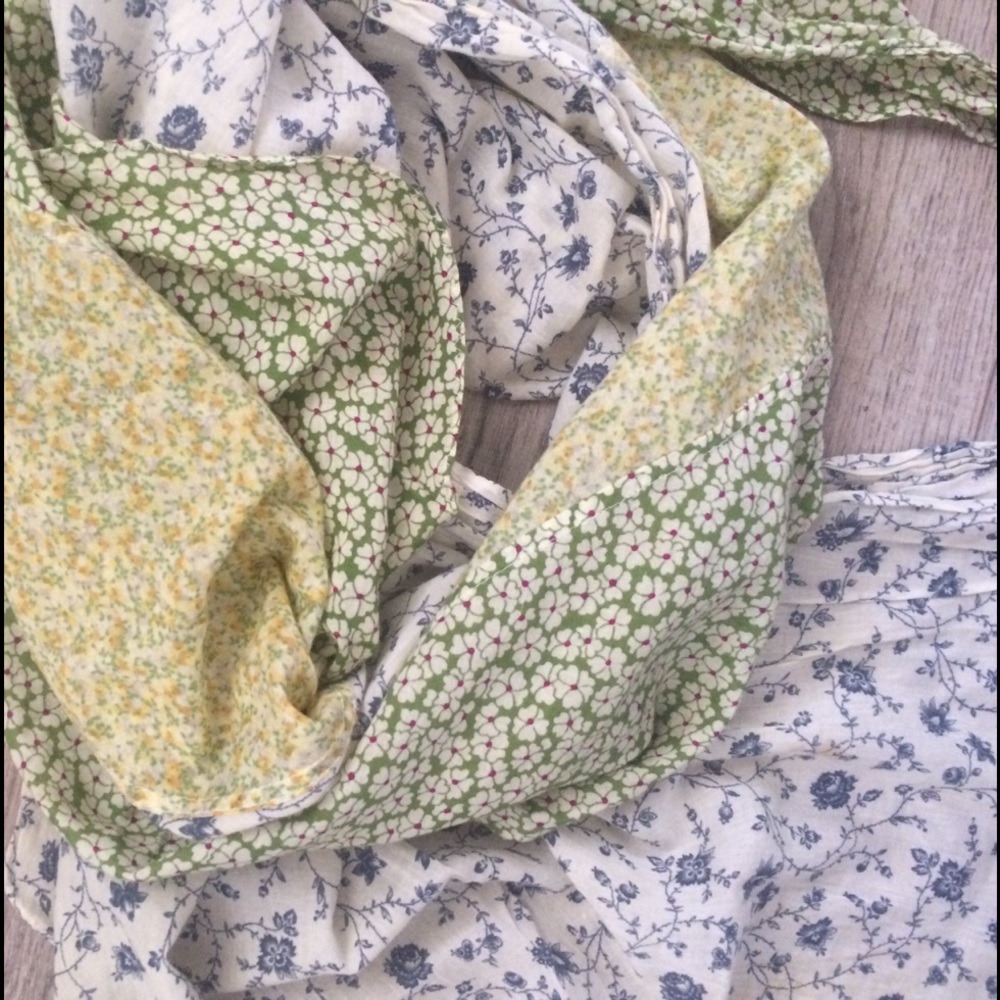 Spring scarf bundle !🦋🌼 - Picture 2 of 3