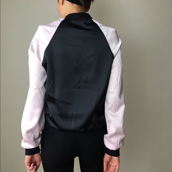 Silk-satin bomber jacket with flora motif. - Picture 3 of 4