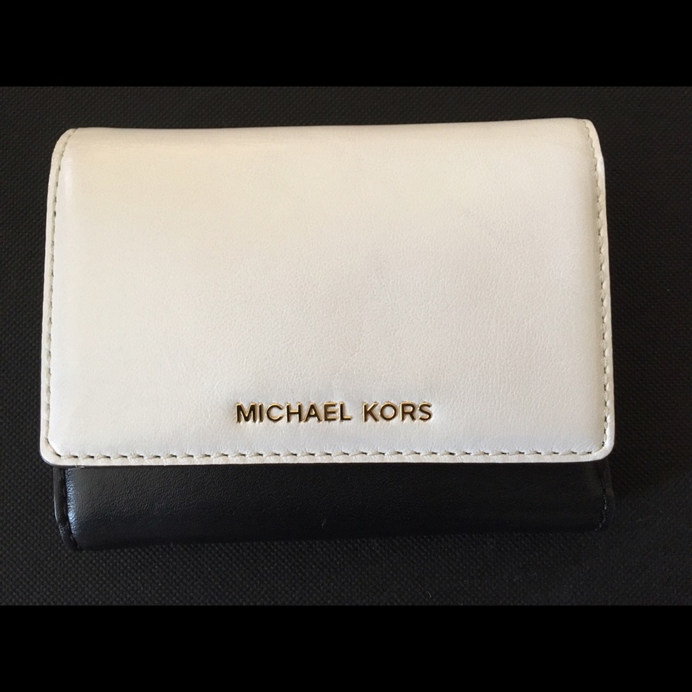Michael Kors Wallet. Almost new!
