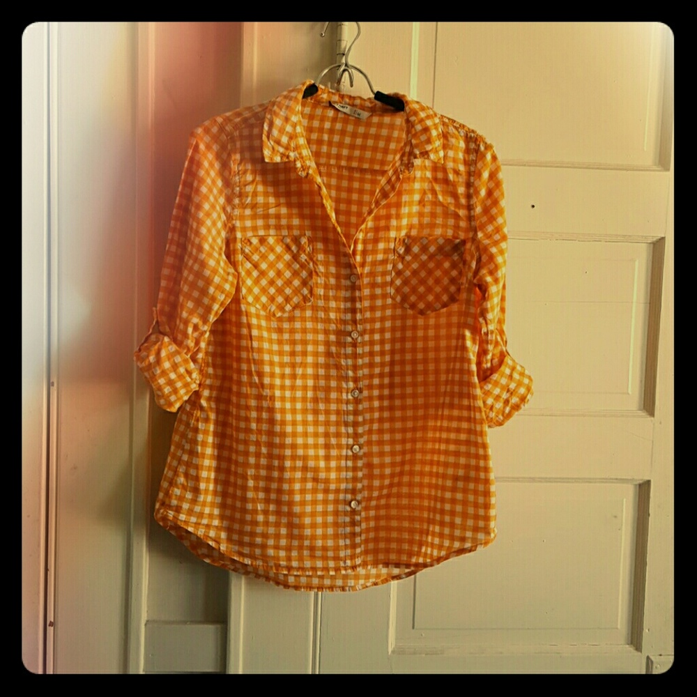 It's a sweet spring/summer button down shirt!