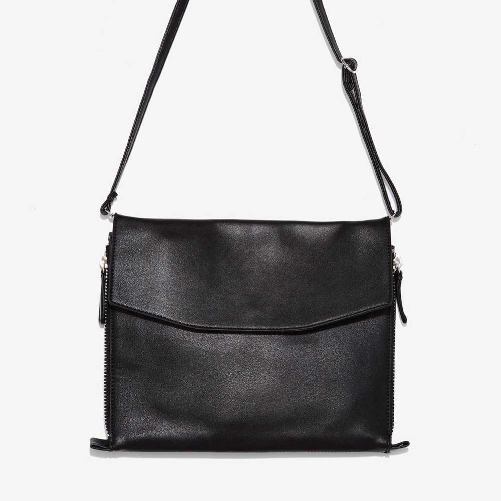 NWT Vegan Leather Zippered Crossbody Bag