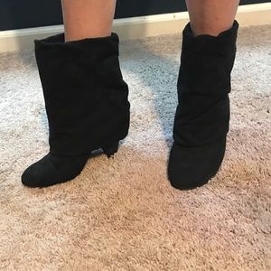 Black Suede booties**GOTTA GO!* 4.99 shipping/1 hr