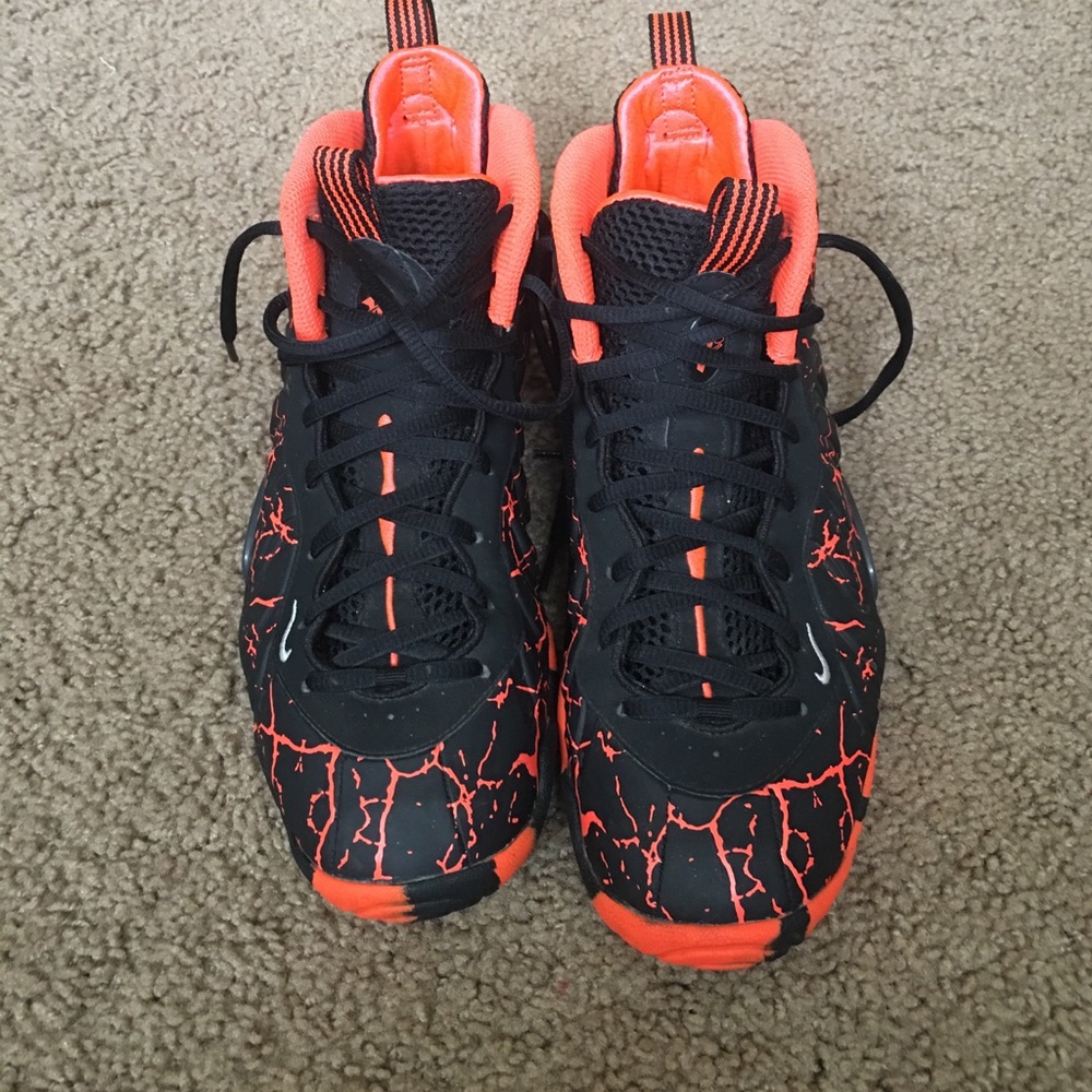 Nike Air Foamposite one lava size 7 Y