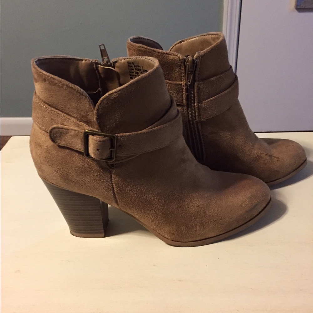 Suede tan booties!