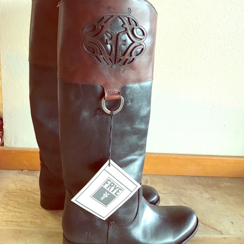 NIB FRYE MELISSA LOGO BOOT 🎉